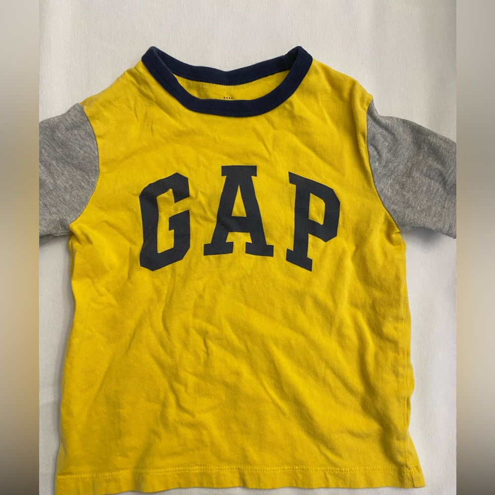 GAP tee, 4 years